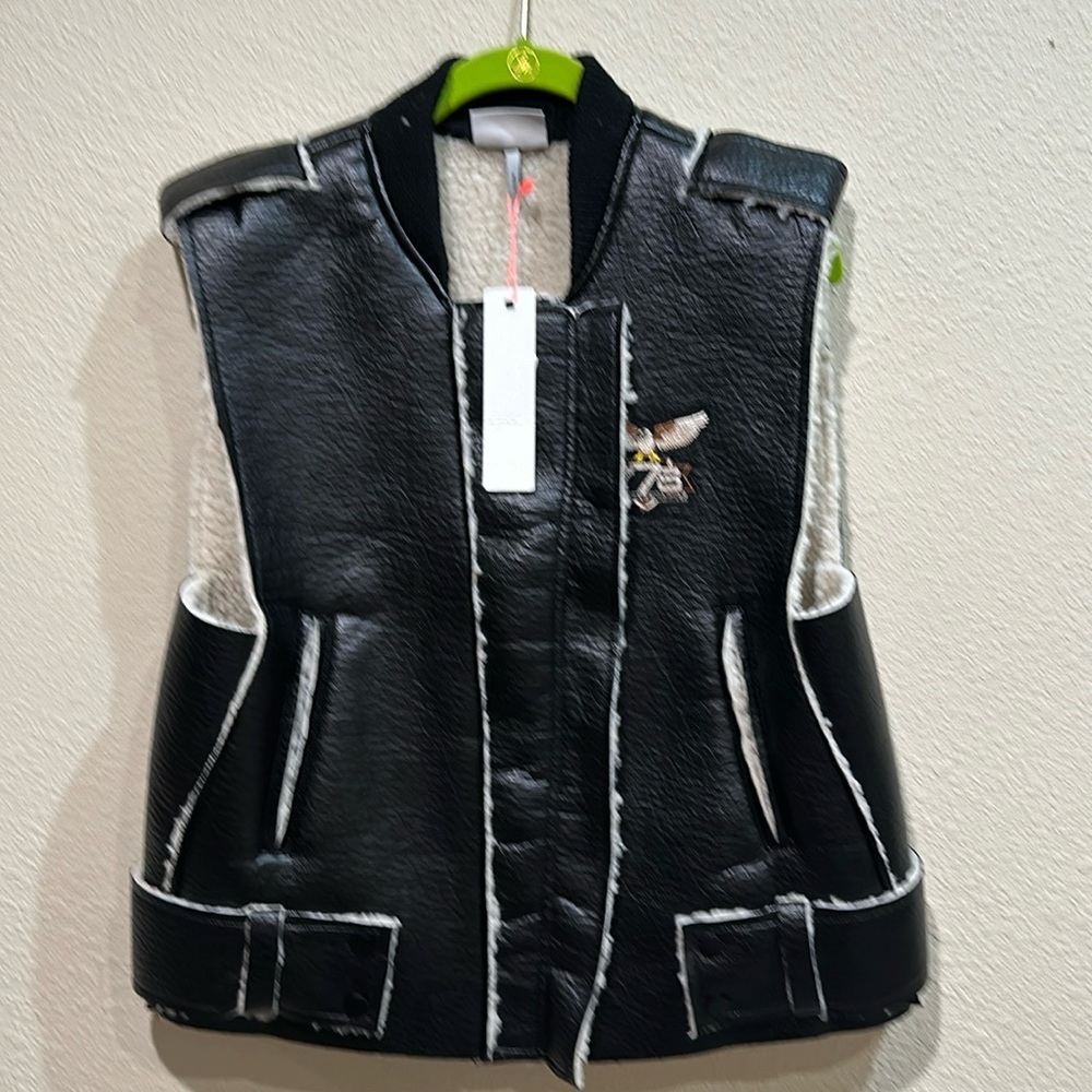 Nwt the Greii boutique brand vest with Sherpa lining. Size medium. Pit 20”